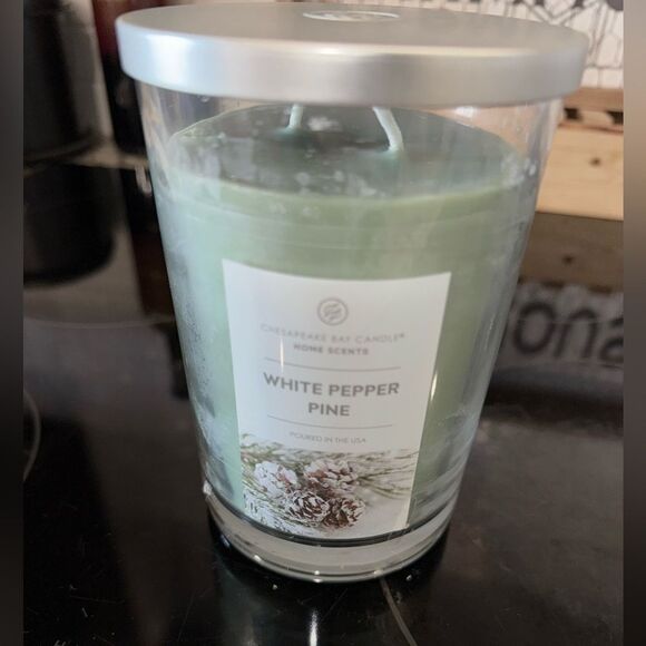 WHITE PEPPER PINE CANDLE - Picture 1 of 3